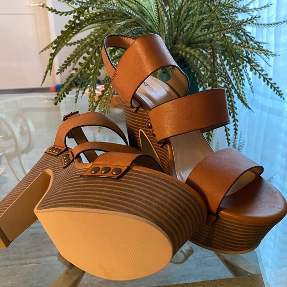 Sandals - Picture 3 of 3